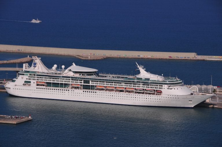 Navigating the Seas: A Guide to Stress-Free Cruise Ship Bookings & Reservations